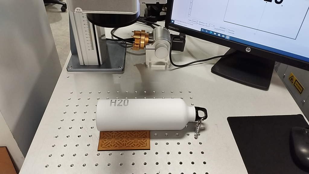 Máquinas de marcado-laser-en-botella-maquinas-laser-framun-techno