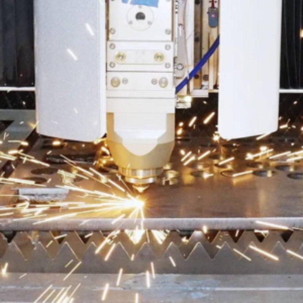 maquinas-laser-cortar-metal-para-crear-piezas-metalicas