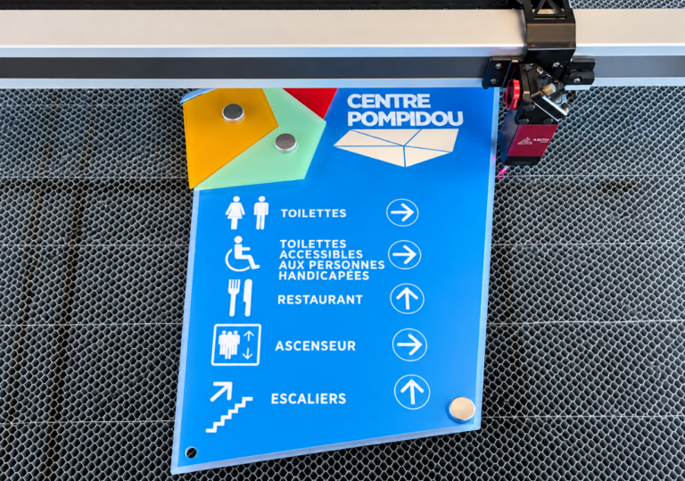 señaletica-para-hoteles-y-restaurantes-personalizados-con-maquinas